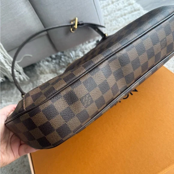 🤎 Louis Vuitton Thames GM – Damier Ebene – Red Interior - Picture 5 of 15